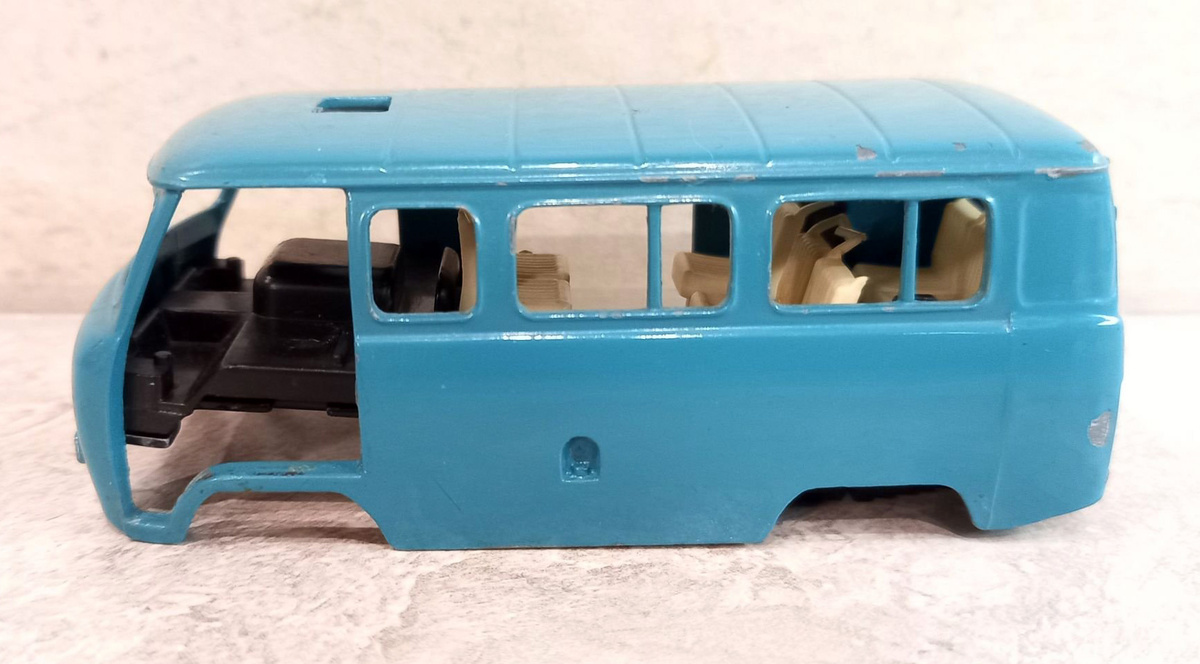 УАЗ-452В. Вид слева.