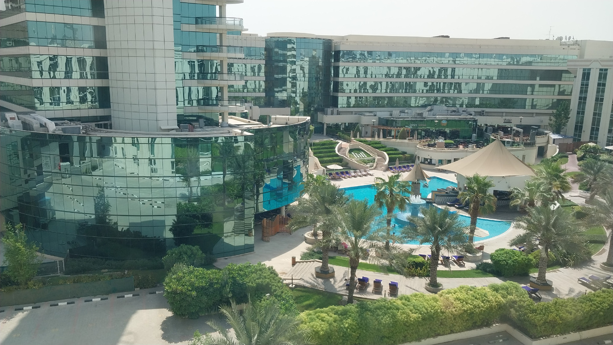 Дубай. Гостиница (внутренний дворик). 2023 г.