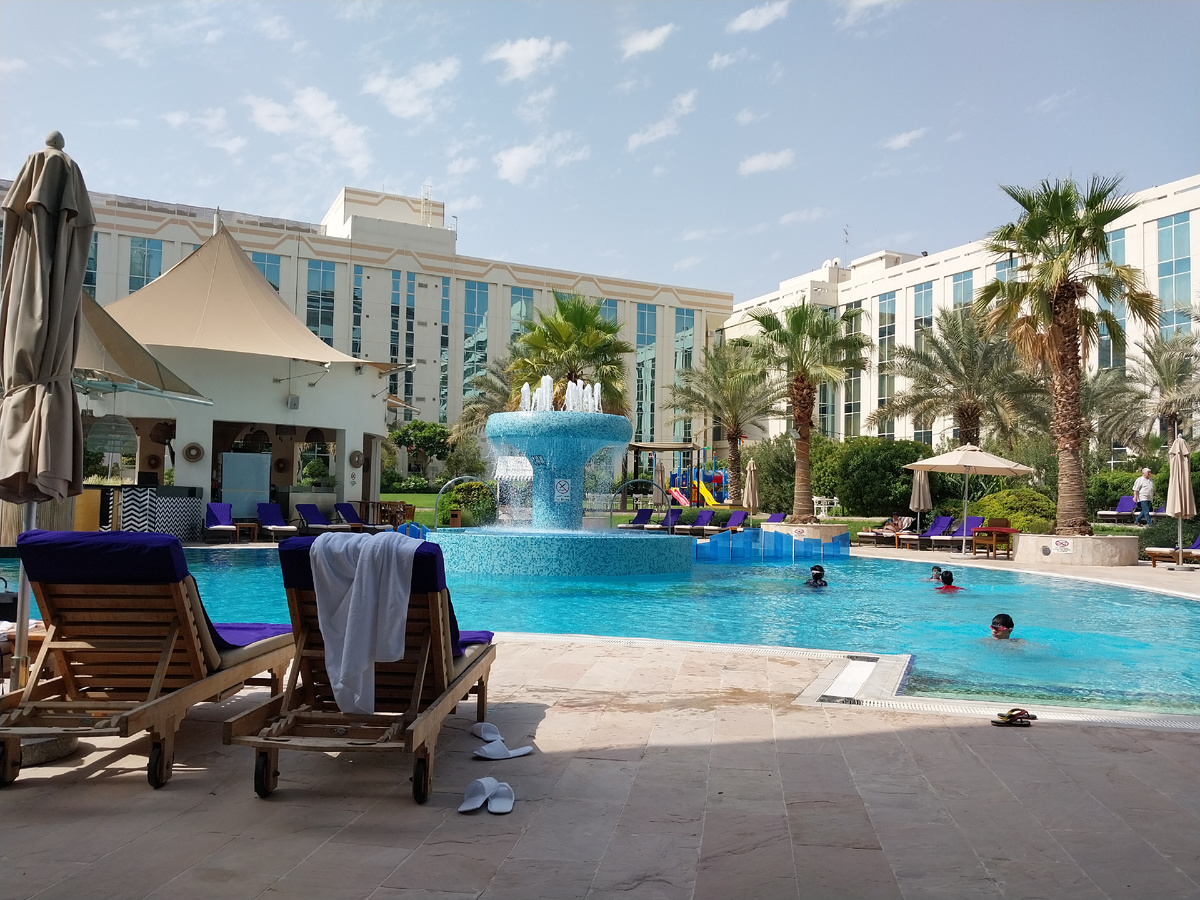 Дубай. Гостиница. Бассейн с фонтаном. 2023 г.