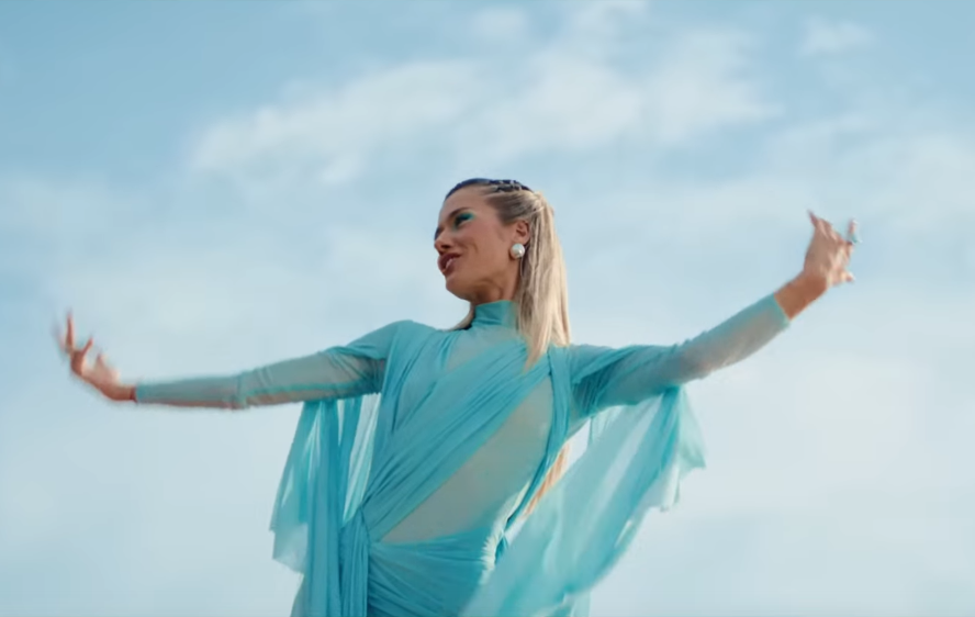 Юлия Паршута. Кадр из клипа "Кришна".