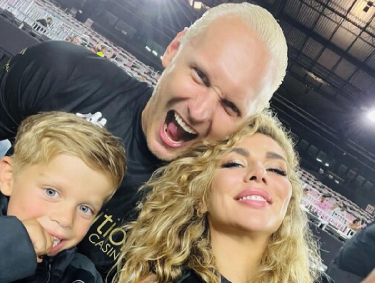 Анна Седокова с Янисом Тиммой и сыном Гектором. Фото: соцсети