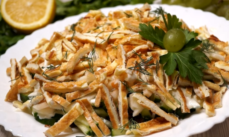 Салат "Идиллия": Муж сказал, не салат, а бомба, а я только заменила картофель на яблоко, получилось сочно, нежно, и продуктов минимум