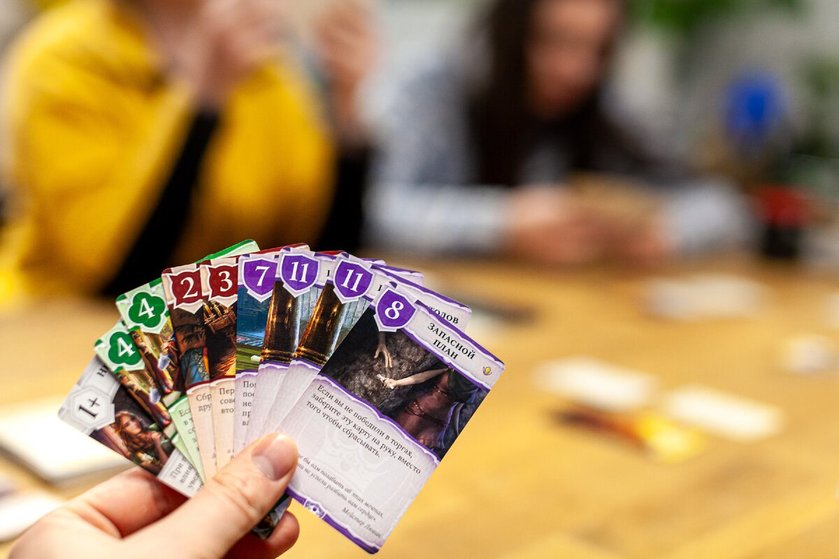 Игра престолов: Меж двух королей / A Game of Thrones: B'Twixt