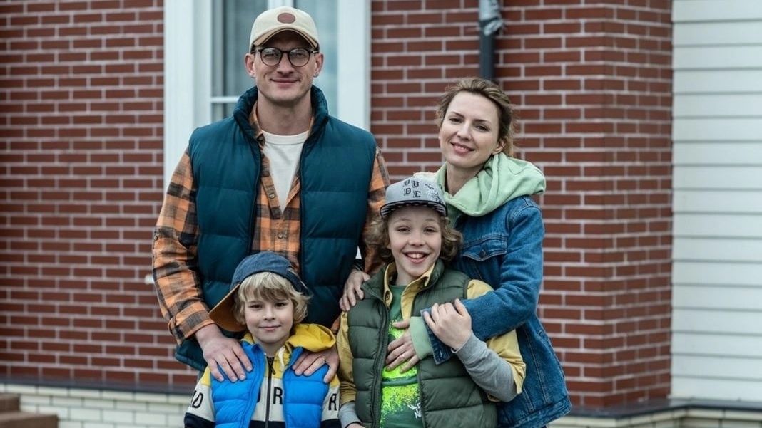 Сериал «Русские». Сериал вышел в 2023 году, но телепремьера состоялась в 2024