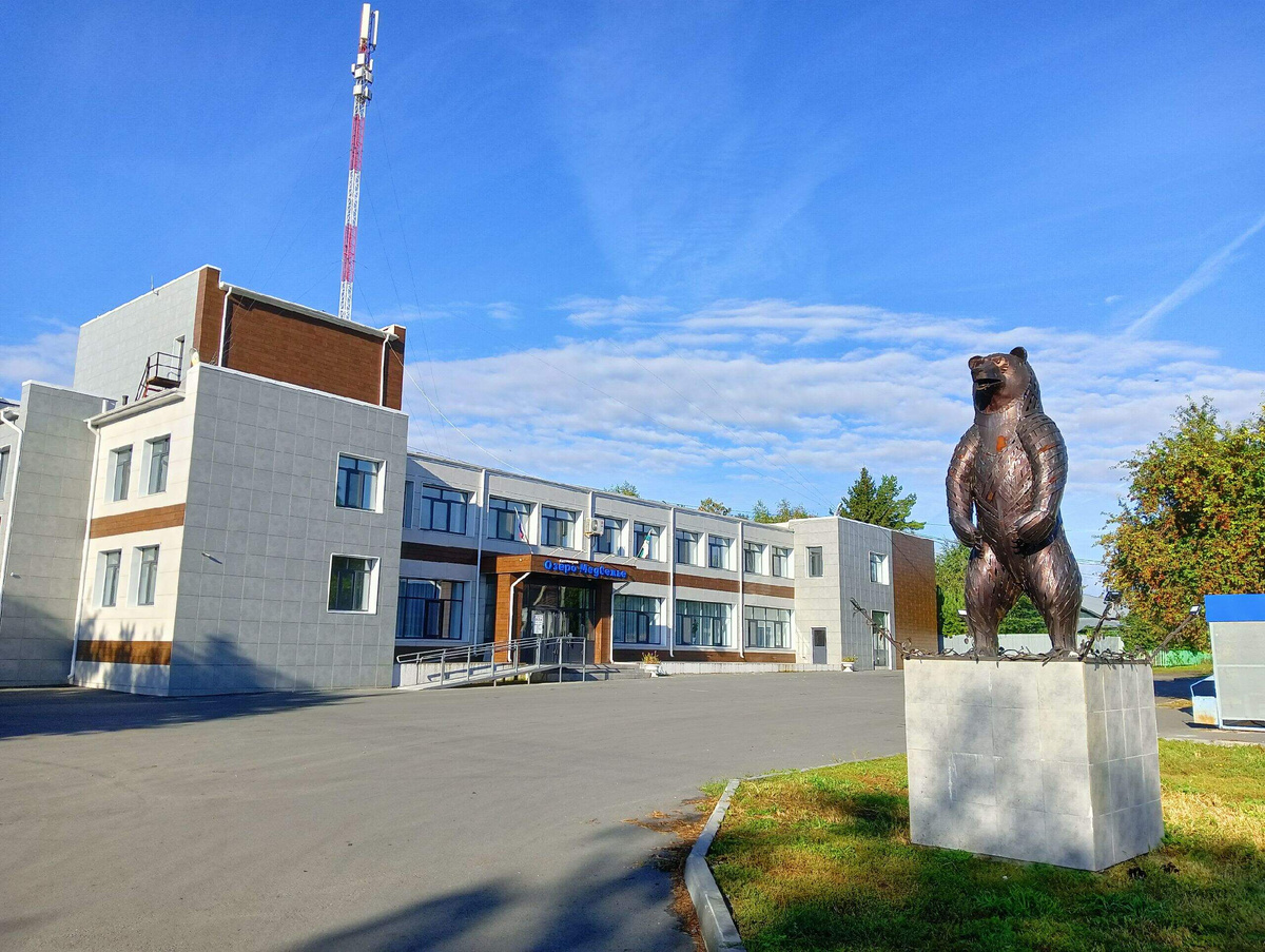 Дом Культуры имени Отдыха. Вид с села.