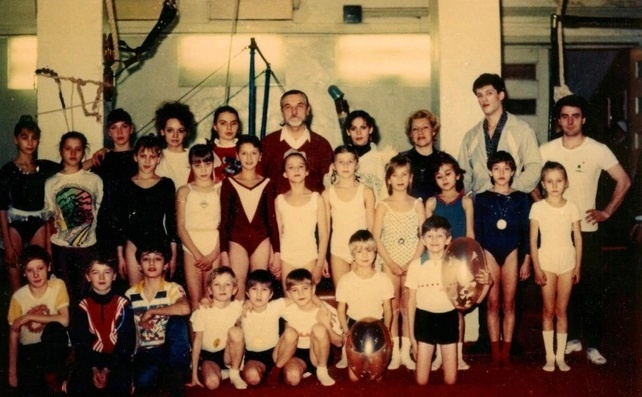    Владилен Левшин, Ольга Былинкина и дети, обучающиеся цирковому искусству // фото: архив Ольги Былинкиной, 161.ru