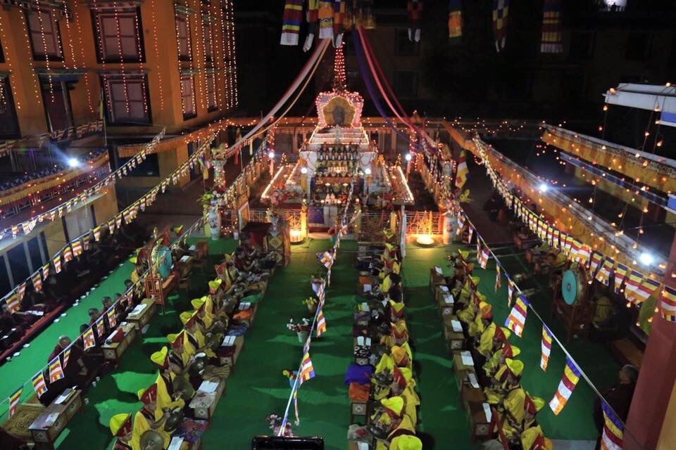 Пуджа в Таши-Джонге.