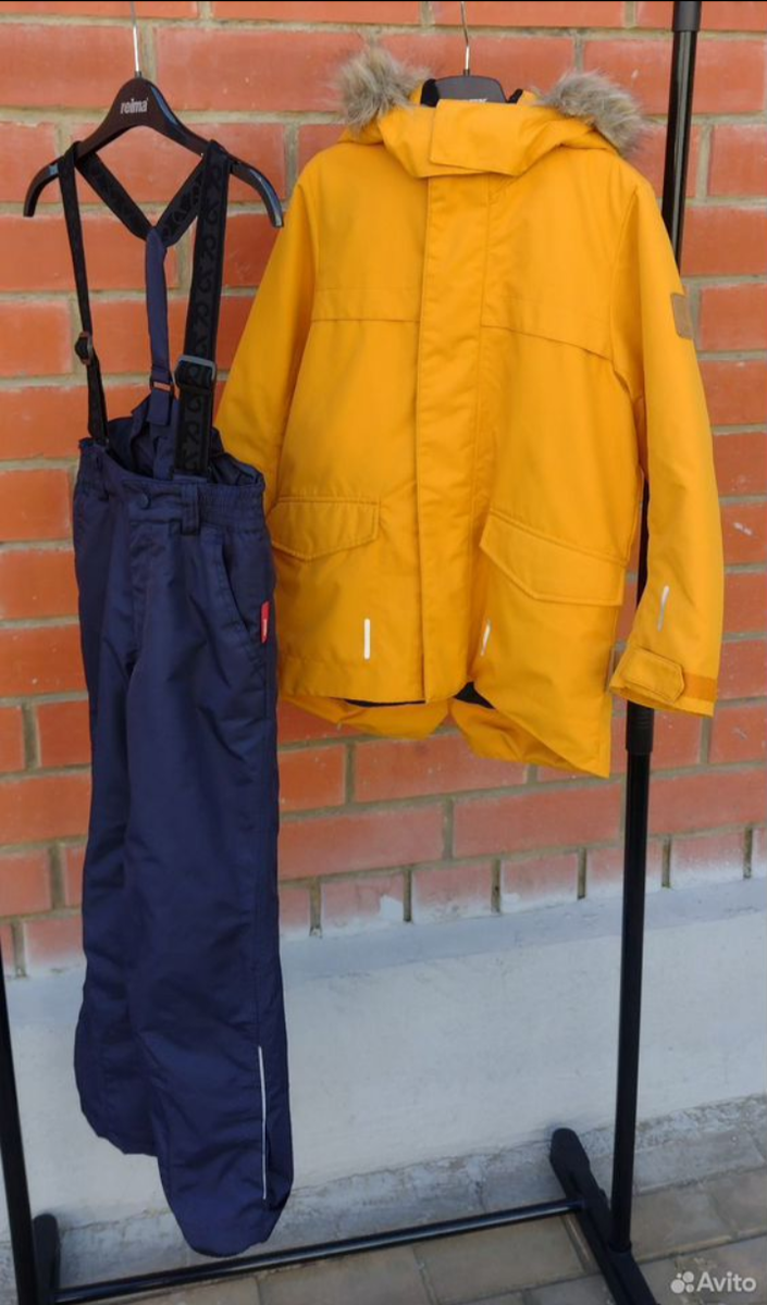 Фотографировала на улице, за месяц до выкладывания, как раз и высох после стирки. 