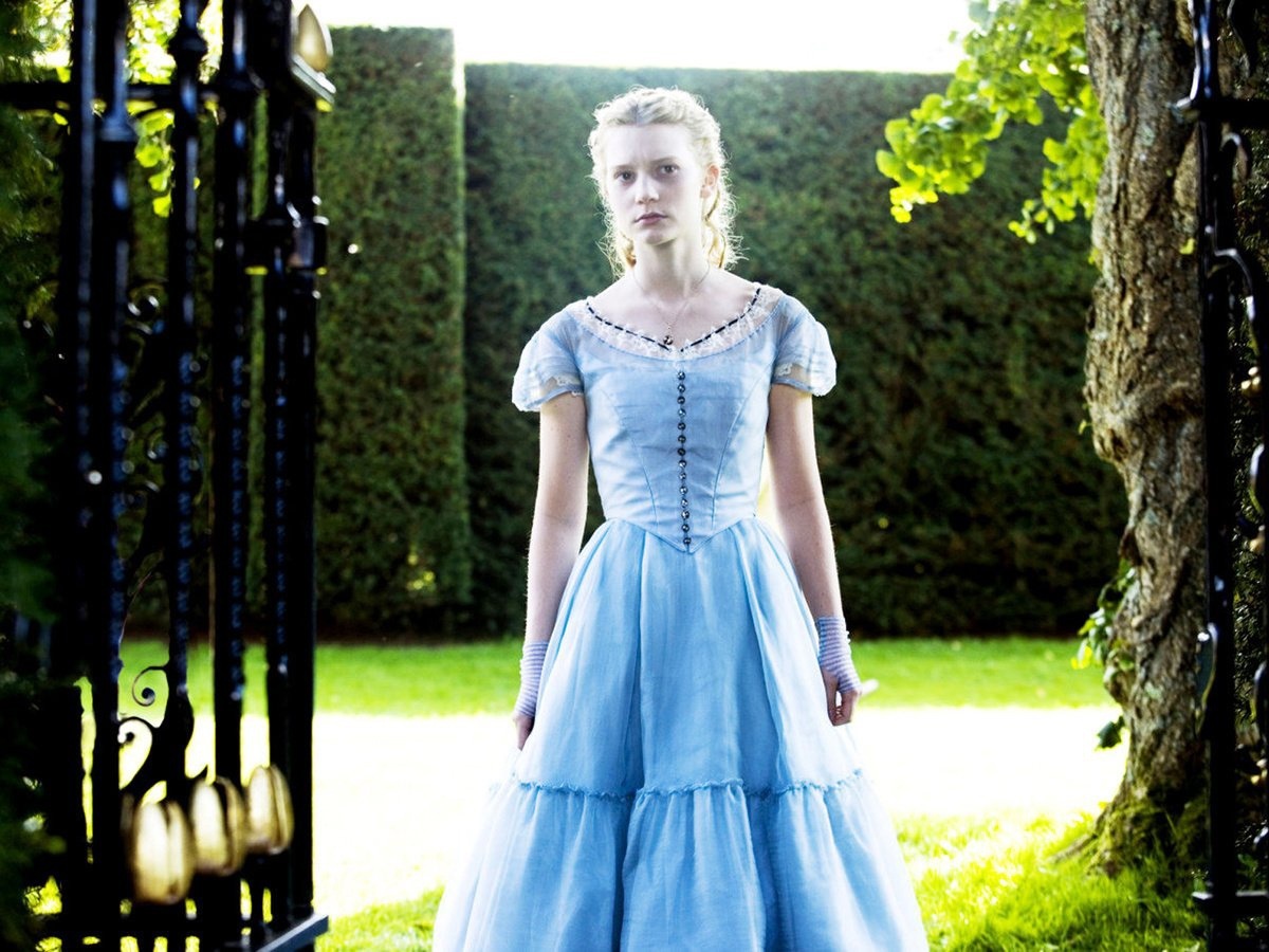 Алиса, следуй за белым кроликом! 