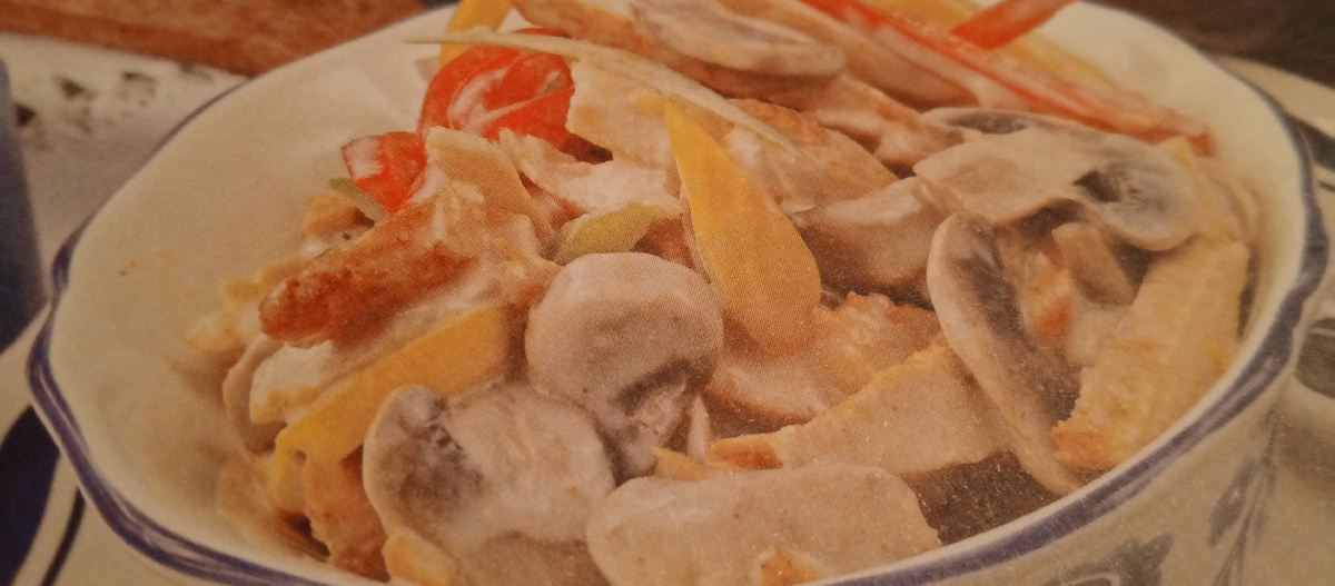 Советы для повара:при обжаривании куриной грудки не закрывать сковородку крышкой, чтобы курочка была хрустящей.