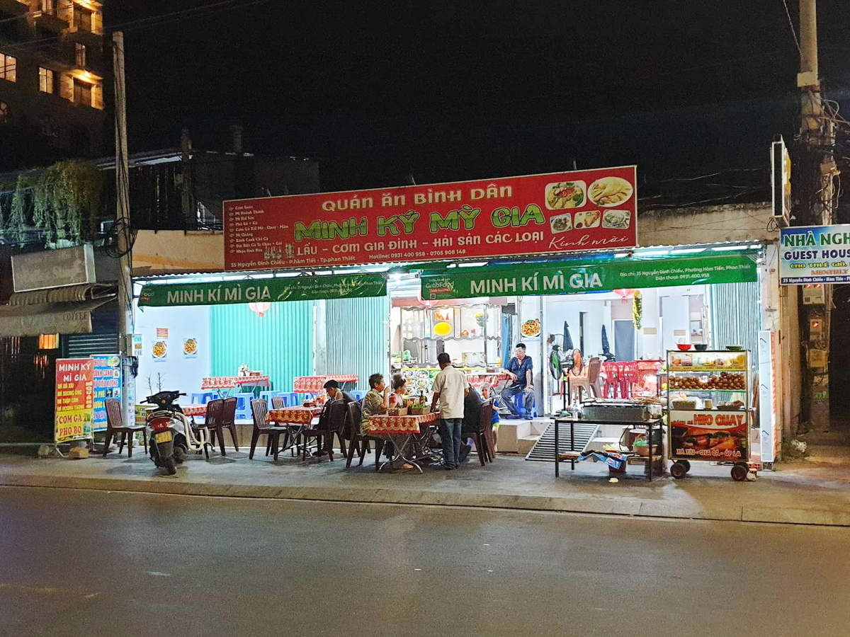 Вход в ресторан Minh Ki Mì Gia