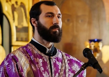    Священник из Екатеринбурга, обвиняемый в попытке изнасилования, ушёл на СВО