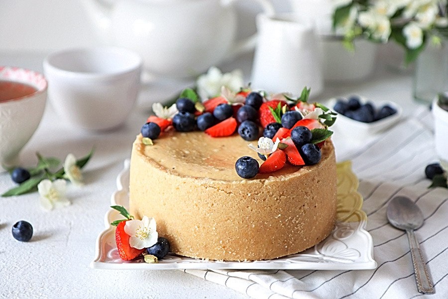 Рикотта — это нежный итальянский сыр, который богат белком и кальцием.