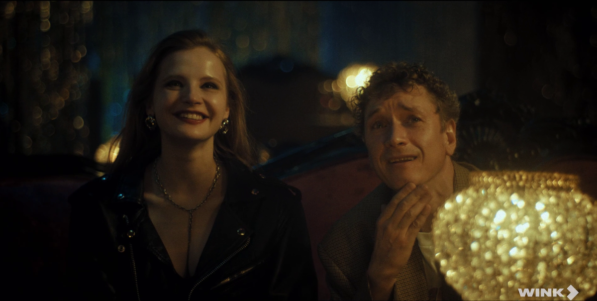 Софья Лебедева и Александр Яценко в сериале «Дети перемен», 1 сезон, 4 серия