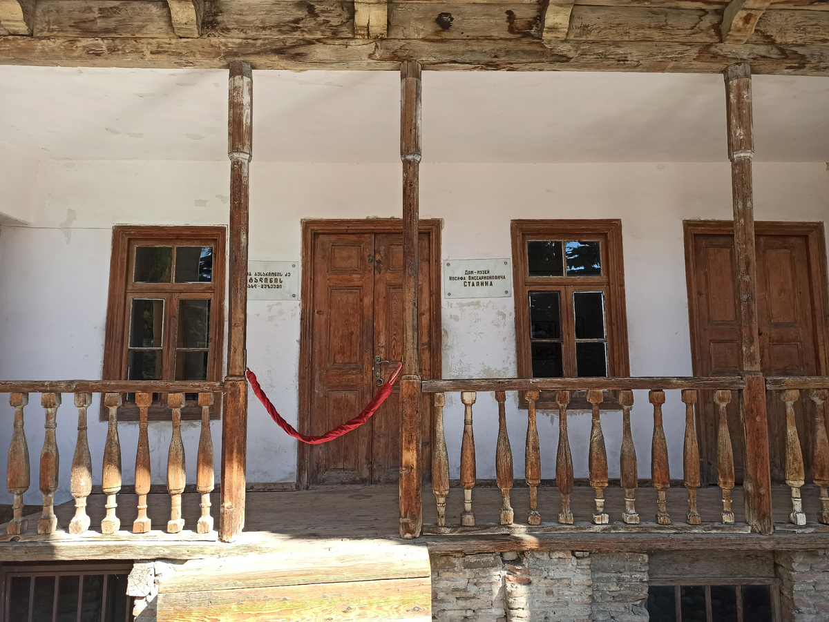 Гори, дом, где жила семья сапожника Джугашвили. Фото автора