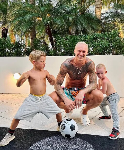 Янис Тимма со своим сыном и сыном Анны Седоковой