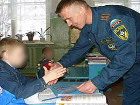 За партой - Дима Филюшин, когда его представили к награде