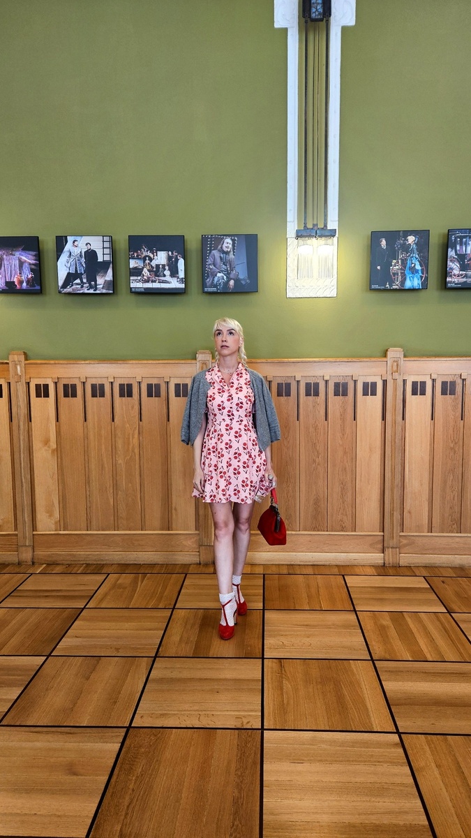 Божена Николь Войцешевска Российская певица, автор песен, продюсер, актриса.