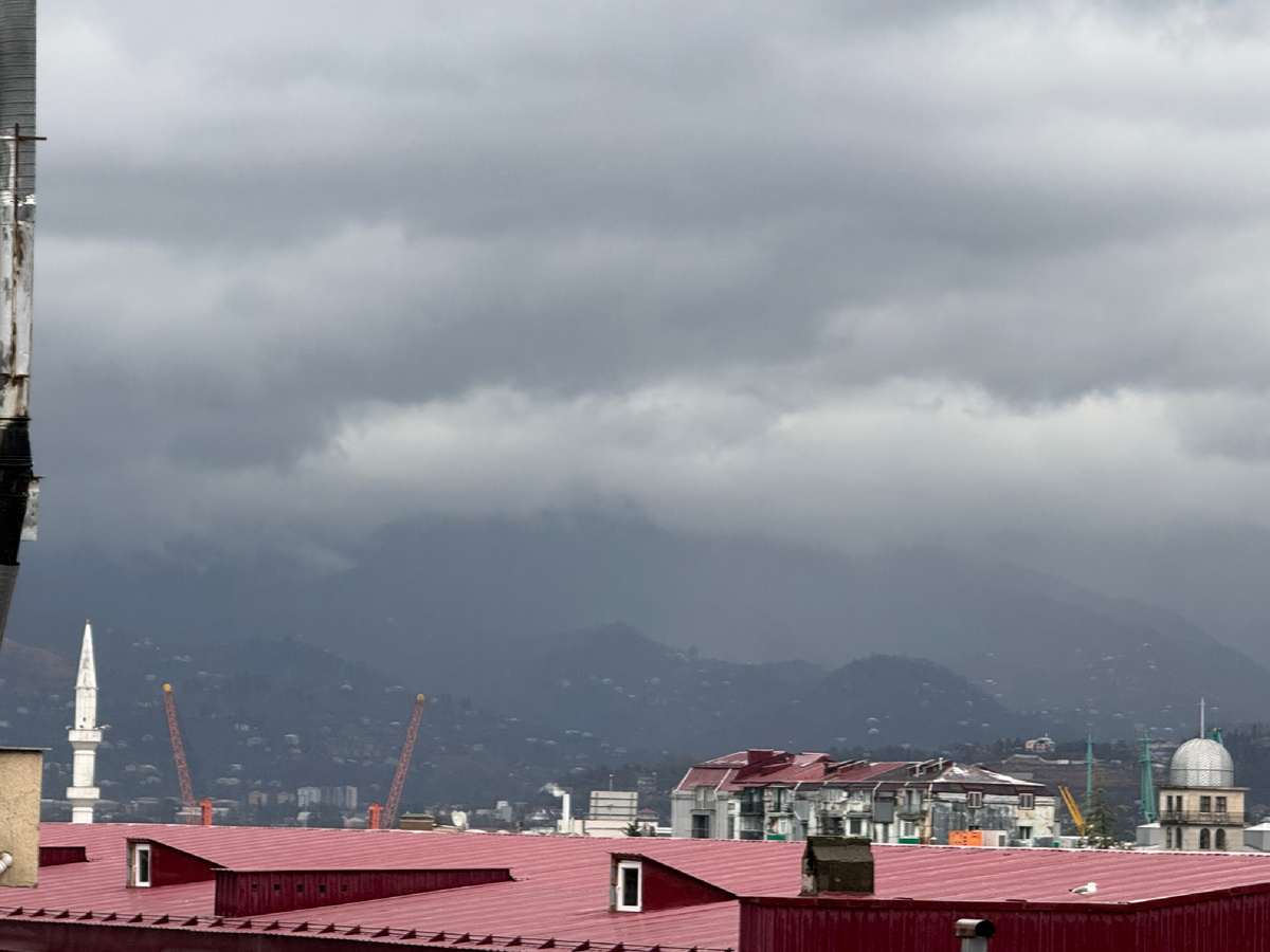Батуми. Декабрь . Когда идет дождь. Наше фото.