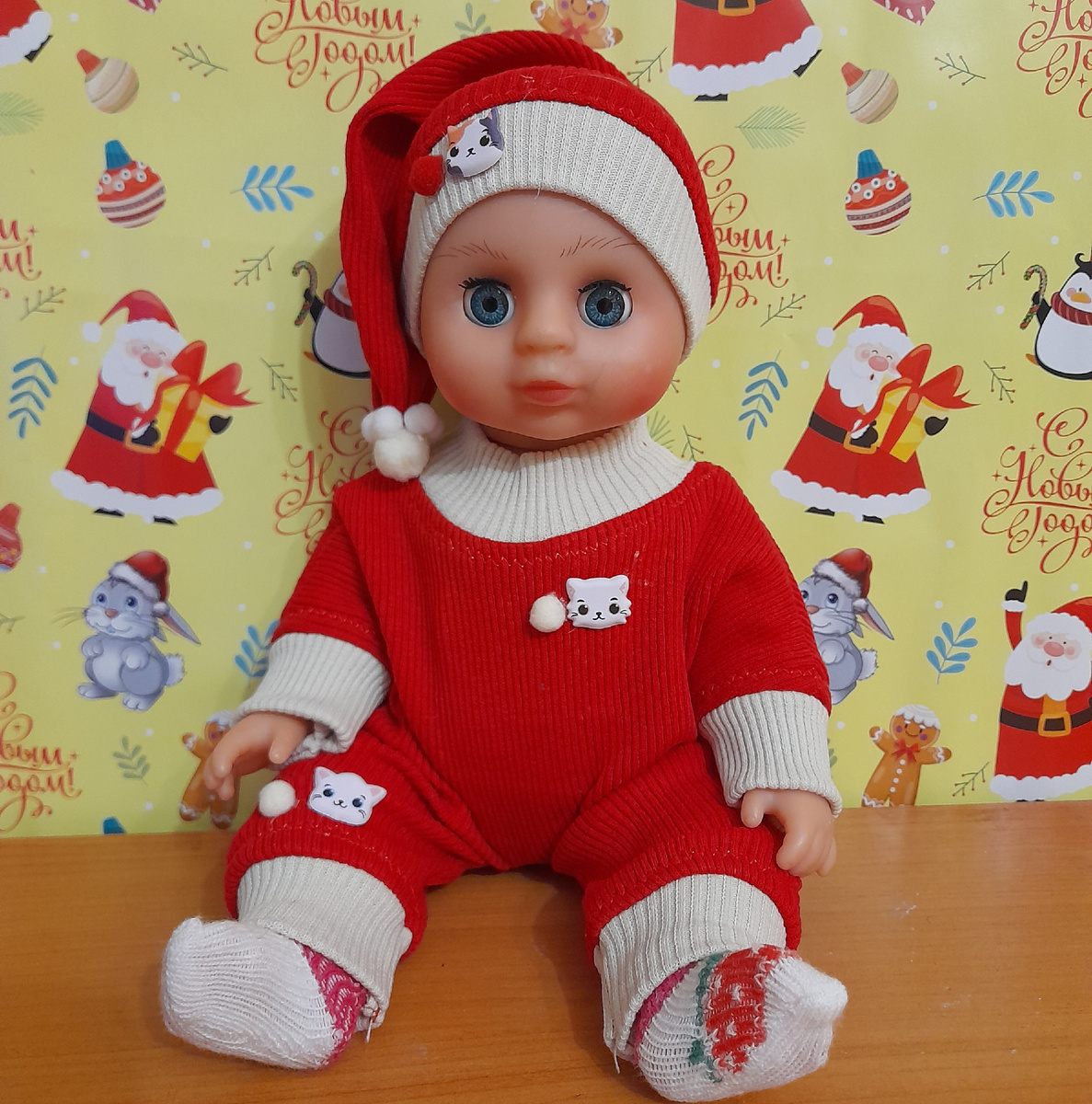 Фото автора канала. Малышу очень понравился новый наряд