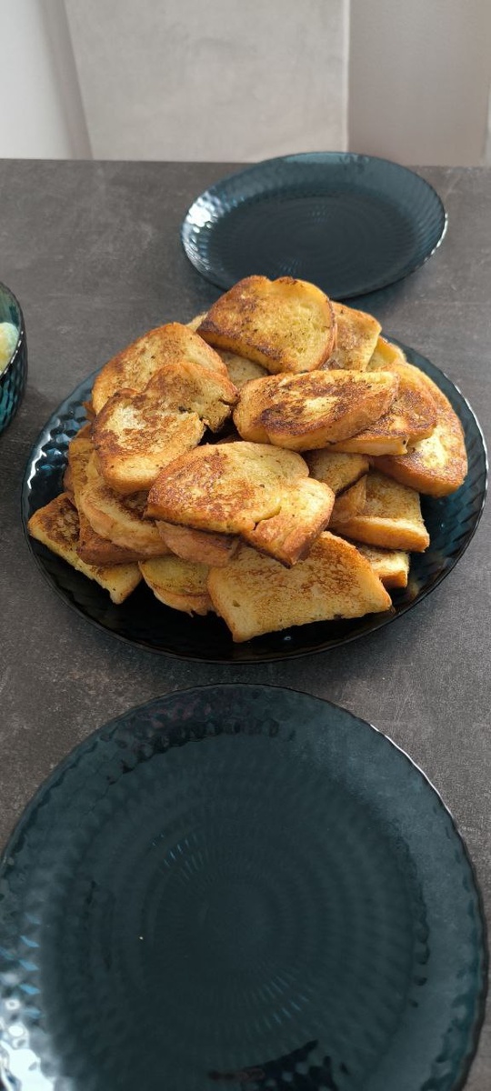 Гренки из белого хлеба на молоке