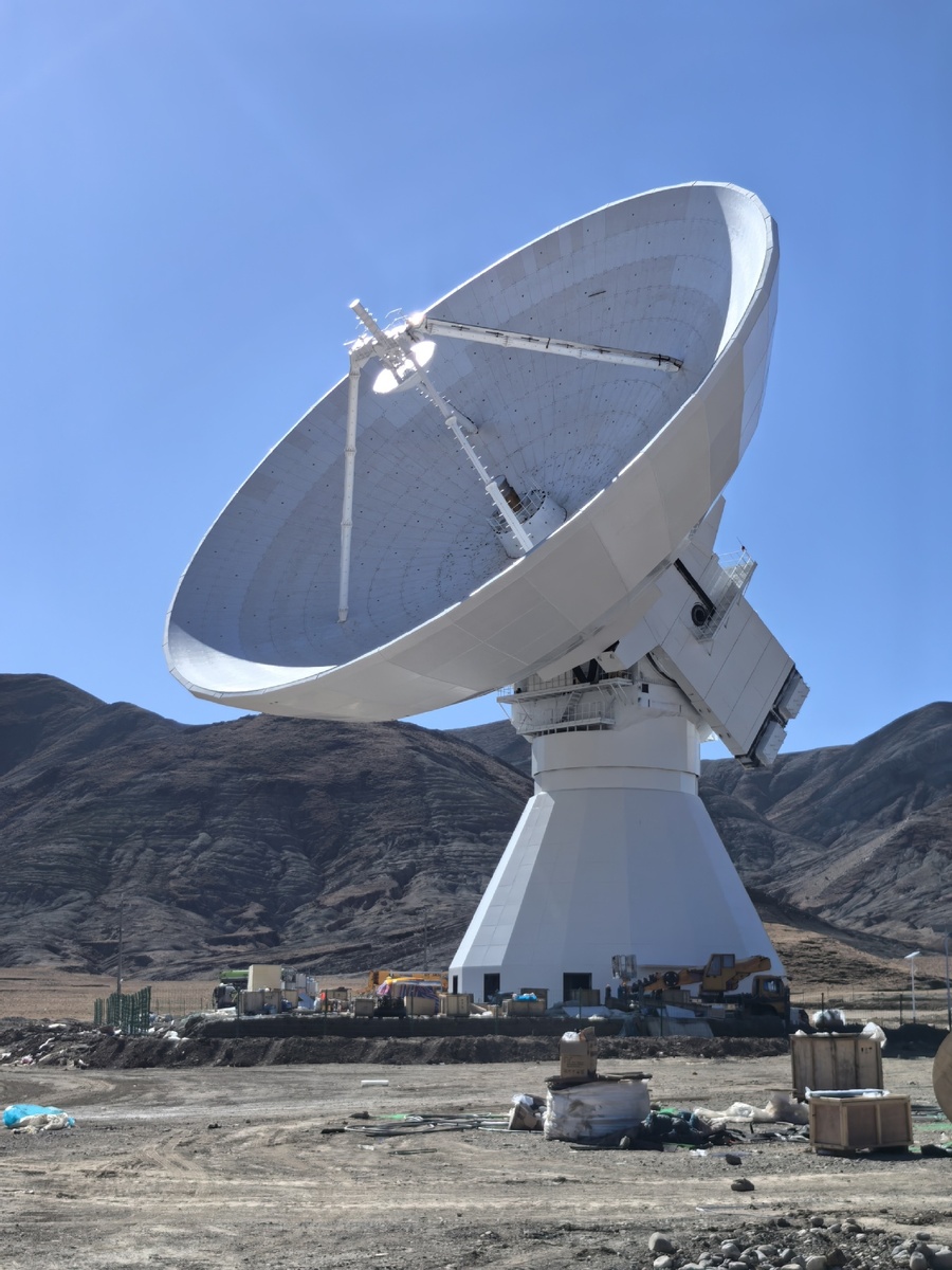 Радиотелескоп в Шигадзе диаметром 40 метров введён в эксплуатацию 27 декабря. Построенный Шанхайской астрономической обсерваторией при Китайской академии наук, телескоп призван оказывать техническую поддержку лунным и дальним космическим миссиям страны.    
 Источник: China Daily  📷
