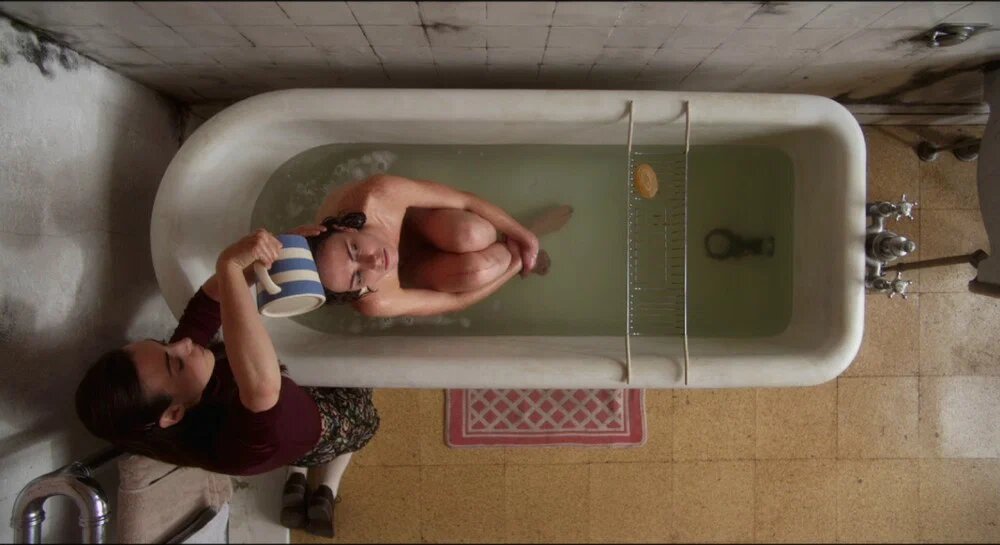 Кадр из фильма «Estranged». Режиссер: Адам Левинс. Производство: Face Films, Room 101, Vicarious Entertainment