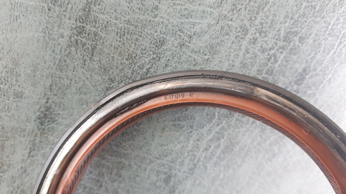 старый сальник ELRING