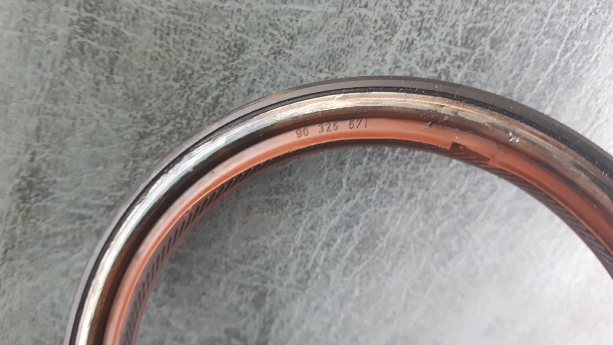 старый сальник ELRING