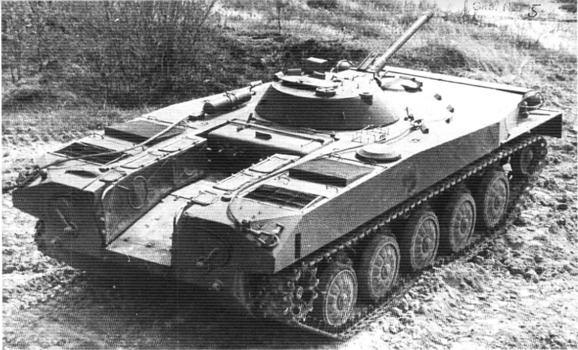 Вид на кормовую часть. Да, очень напоминает будущую БМД-1