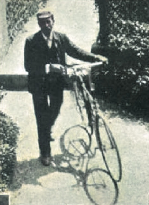 Со своим любимым велосипедом