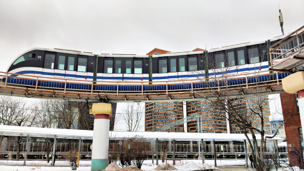 Поезд разворачивается на конечной станции