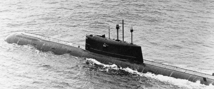 К-278 «Комсомолец» — советская атомная подводная лодка 3-го поколения, проекта 685 «Плавник». Имеет рекорд по глубине погружения — 1027 метров. Затонула в Норвежском море в результате пожара 7 апреля 1989 года.