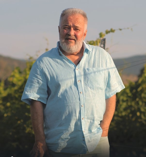 Алексей Романович Акчурин - незаурядный человек, профессионал виноградарского дела, пошел по стопам отца, а вслед уже за Алексеем Романовичем идет его сын Рем.