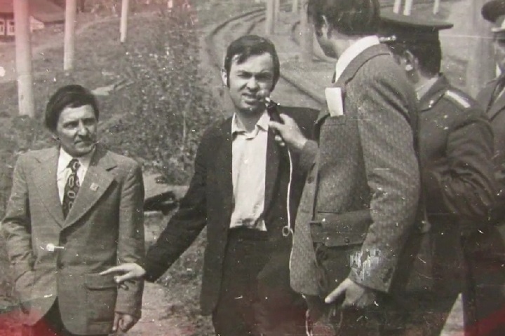 Ринат Валеев (посередине) во время следственного эксперимента