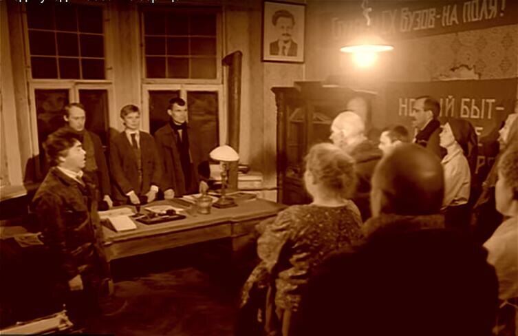    Собрание ЖилТоварищества «Калабуховского дома» на Пречистенке, д. 24 Фото: кадр из фильма «Собачье сердце», 1988 г.