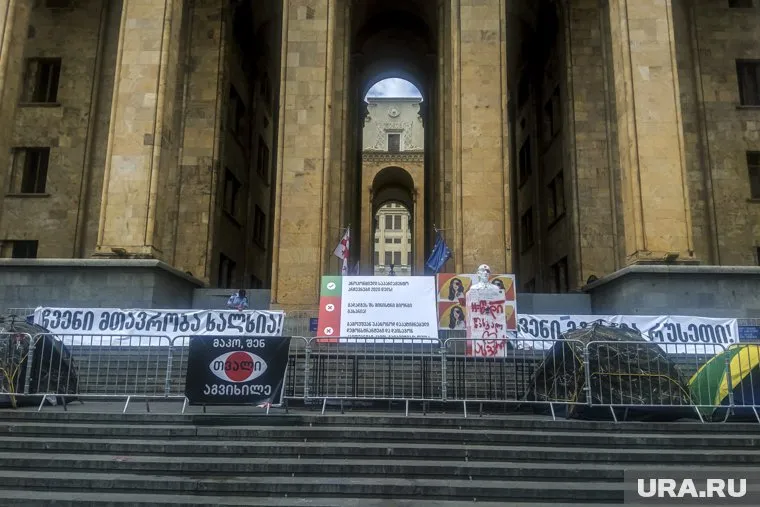 Западные страны негативно оценили силовые меры грузинских властей
Фото: Сергей Заикин © URA.RU