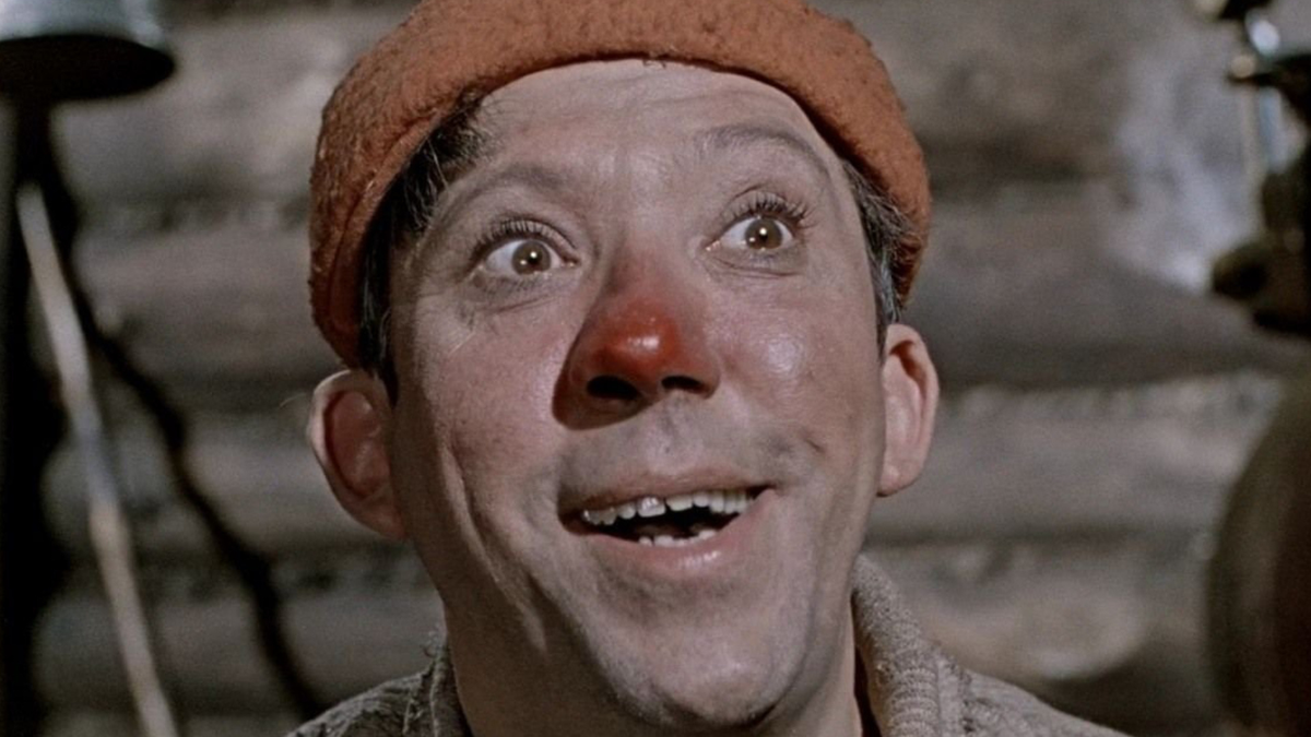 Кадр из фильма «Самогонщики»