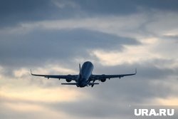    Российский спецборт, на котором летают первые лица, два дня провел в США, пишет Baza