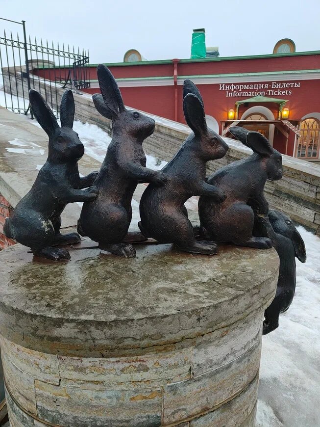 Символы Заячьего острова