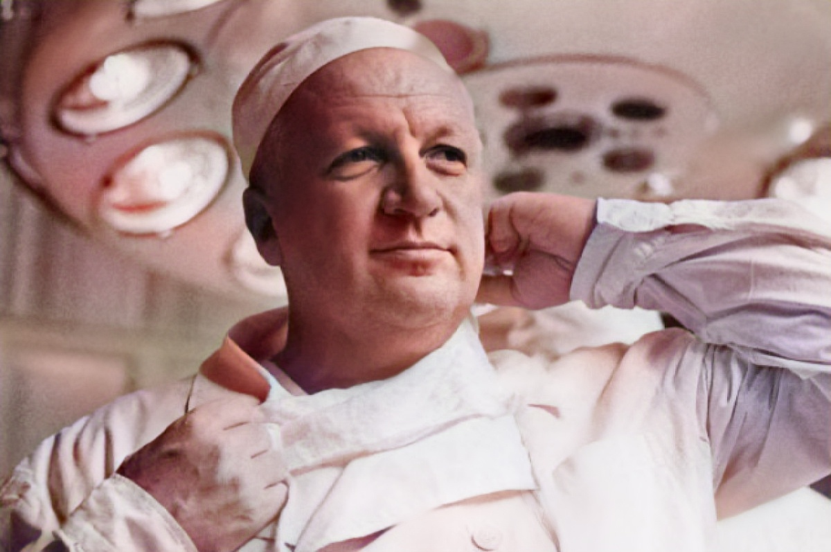 Борис Васильевич Петровский в сущности был главным хирургом страны и одним из лучших хирургов мира. В 1964 году выполнил первую успешную операцию протезирования митрального клапана сердца с механической (бесшовной) фиксацией, а в 1965 году впервые в СССР успешно осуществил пересадку почки человеку. Руководил минздравом СССР с 1965 по  1980 годы. Умер в 2004 году в возрасте 95 лет. 