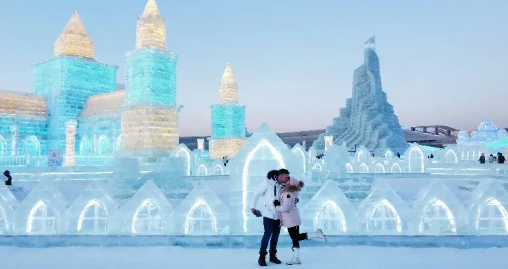 Там строятся целые города изо льда