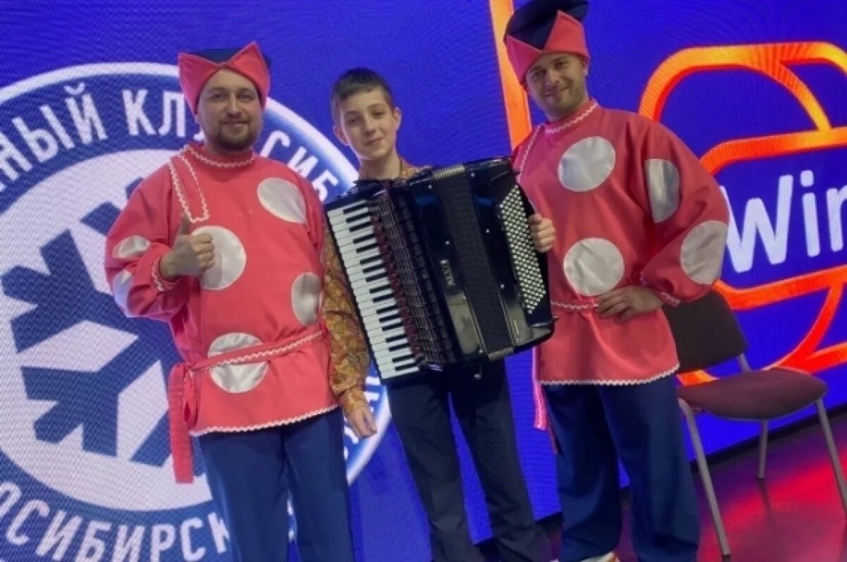    Ваня решил самостоятельно заработать деньги на новый музыкальный инструмент.