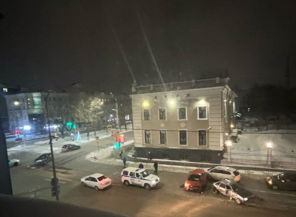    ДТП на ул. Молодежная. Источник: "В курсе 22/Барнаул"