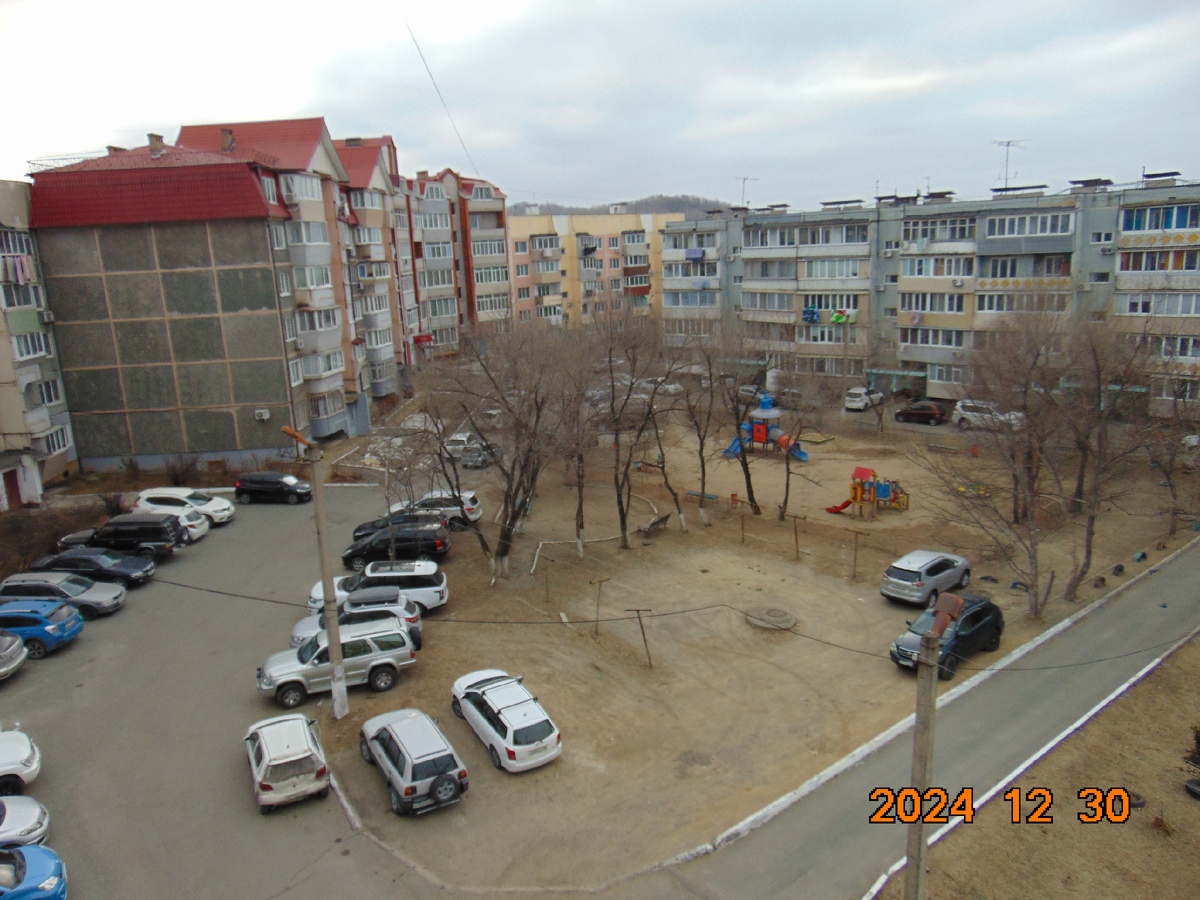 Голая земля и снега нет