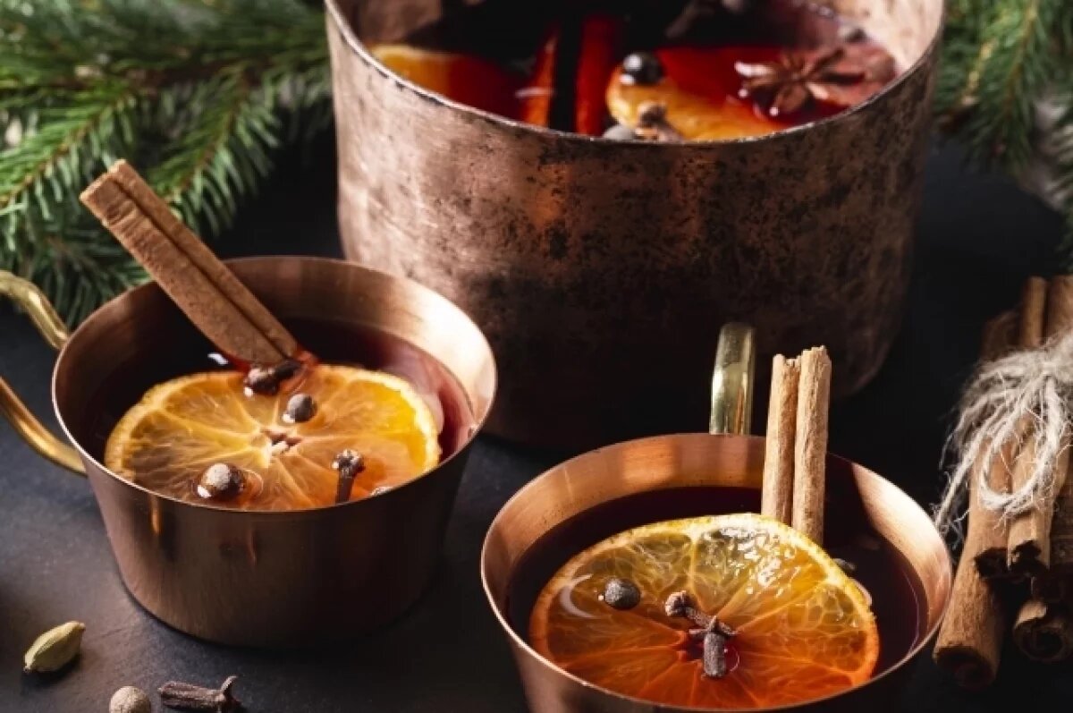    Обязательные составляющие глинтвейна - апельсин и гвоздика