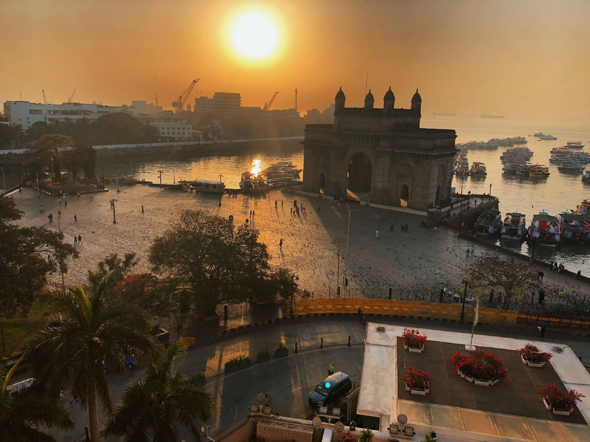 Рассвет в Мумбаи // Фото из отеля Taj