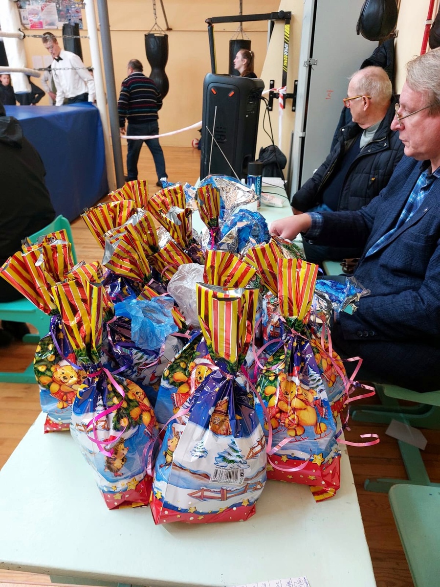 Новогодние турниры не обошлись без традиционных подарков!