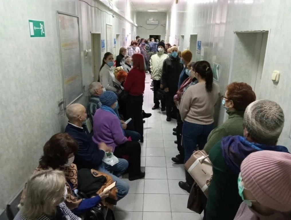 И, лишь по телевизору нам рассказывают о высокотехнологичном оборудовании, современных онко - центрах и чудо - вакцинах!