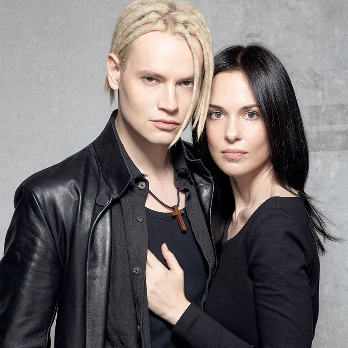 Ох, боярыня — красотою лепа! Червлёна губами, бровьми союзна… Это я не про Шамана, если что! 